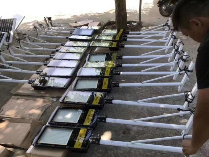 Все в 2 солнечных светах дороги СИД уличных светов 60W 100W 300W 500W солнечных